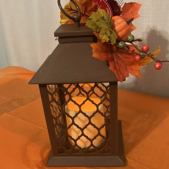 Brown lantern with realistic, colorful leaves, and lights up - Picture 7 of 7